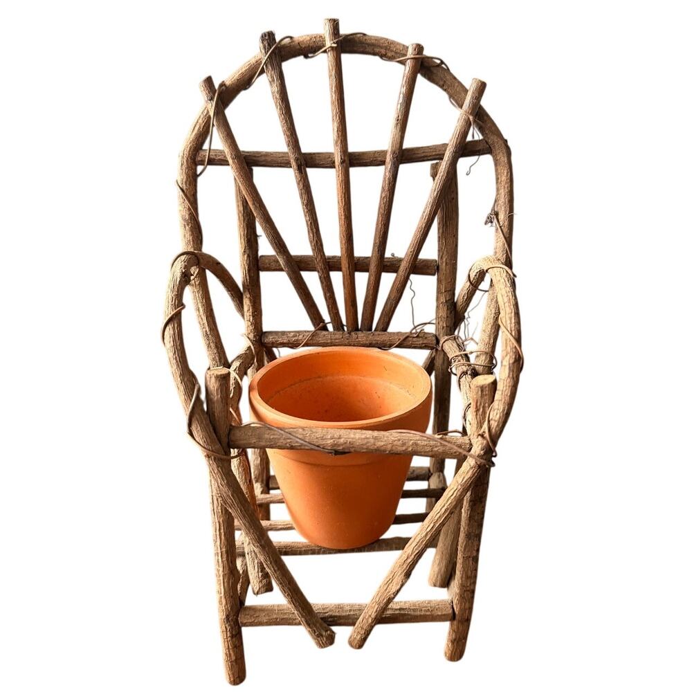 Grapewood Vines Planter/Holder W/ Pot 11"